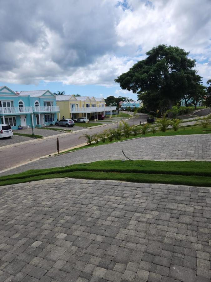 Brand New Luxurious Townhouse In Negril Villa Exterior photo